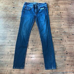 American Eagle distressed dark wash 2 skinny normcore jeans